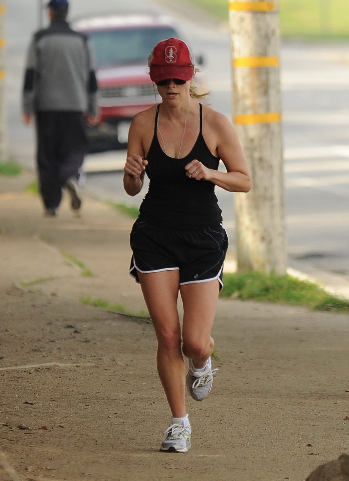 Reese Witherspoon fait son jogging en short et débardeur à Brentwood.
 #75318239