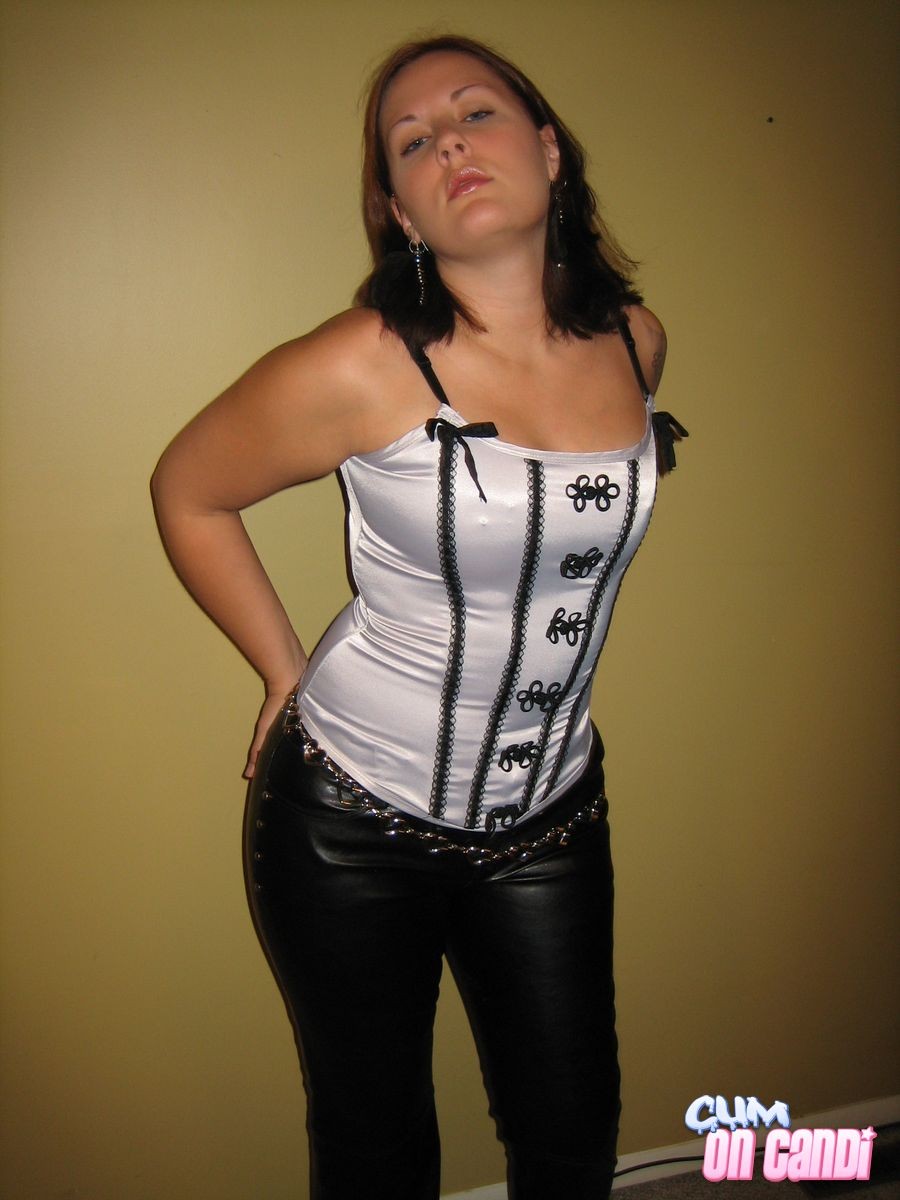 Candi chaude dans son corset sexy
 #75498937