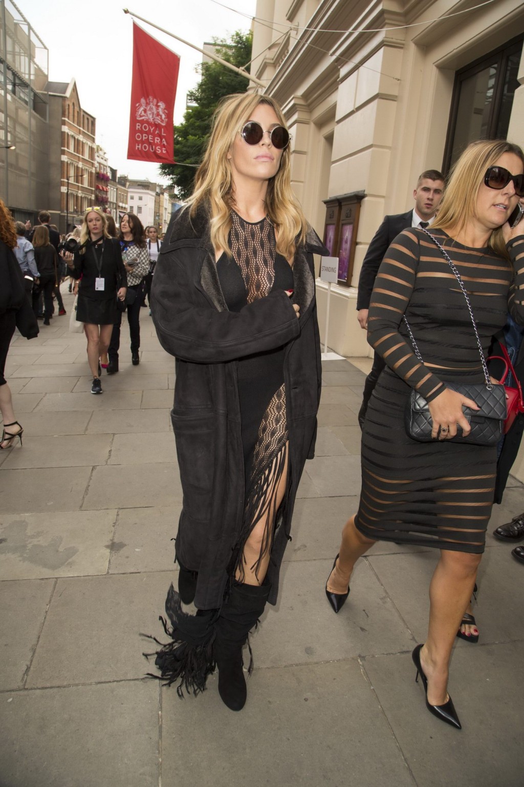 Abigail Clancy zeigt ihre Brüste in einem kurzen schwarzen Seethru-Kleid bei Julien Macdon
 #75186116