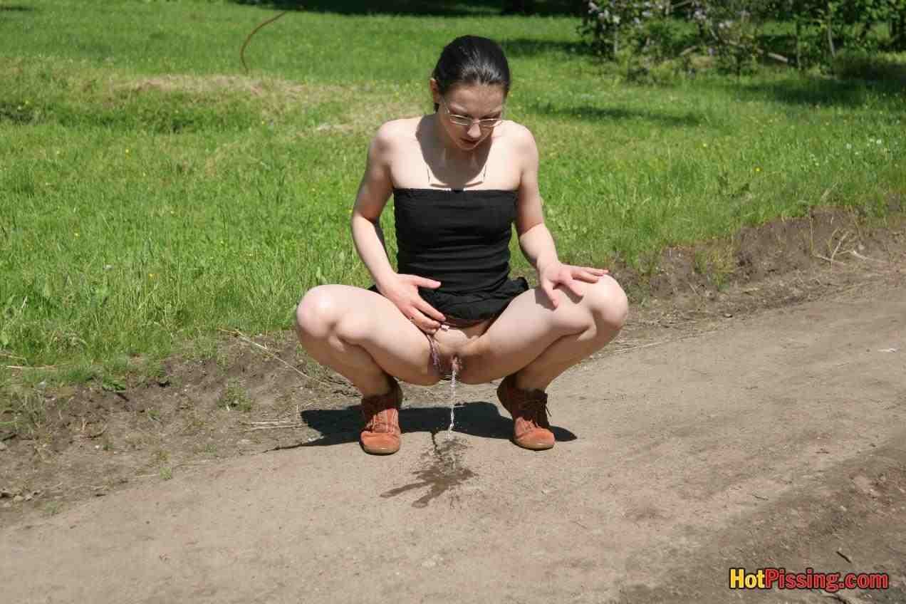 Girl pissing outdoors #76525976