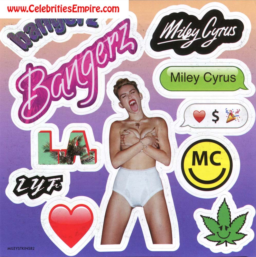 Miley Cyrus pose seins nus et nue dans des collants en résille.
 #70801531