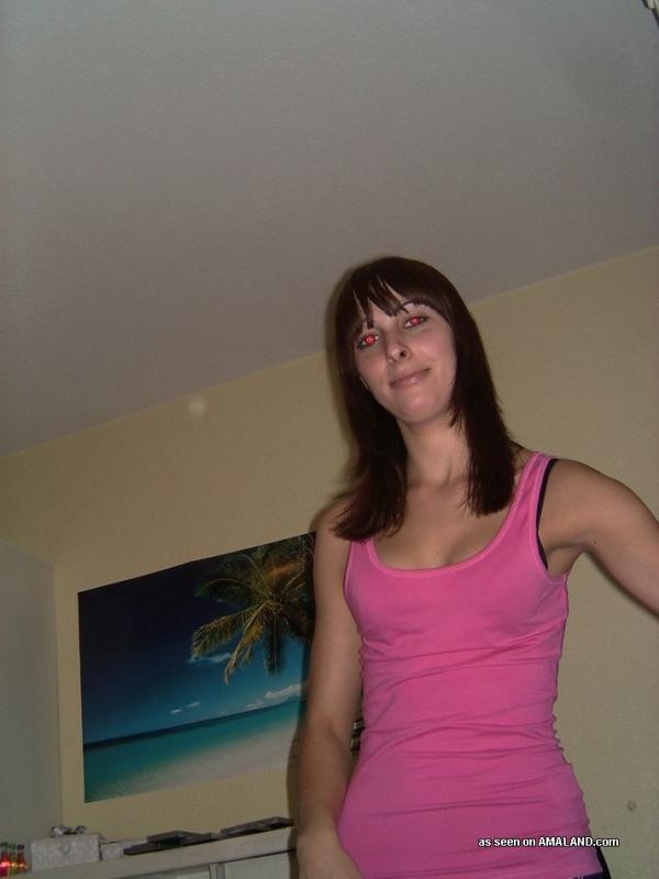 Una chica se desnuda en ropa interior en una compilación de fotos
 #76127523