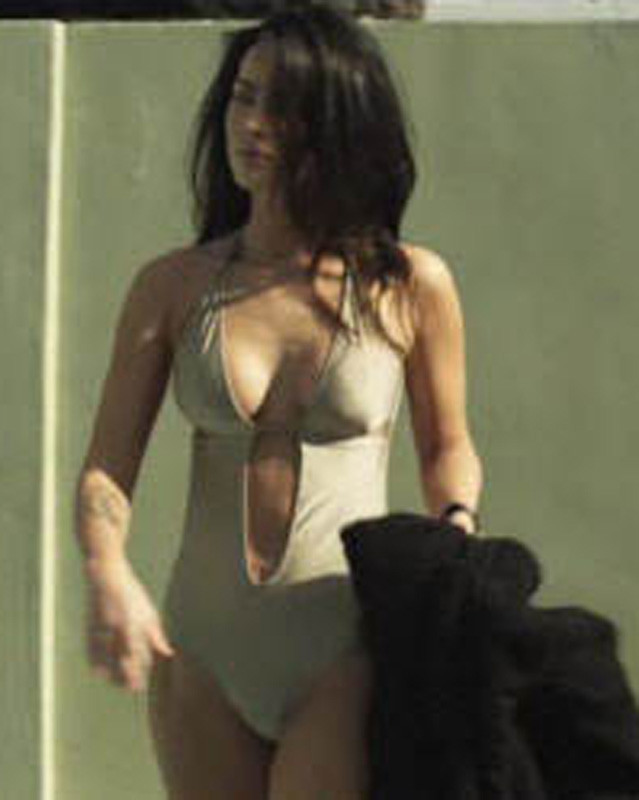Megan Fox exposed body and great shaved pussy #75396285