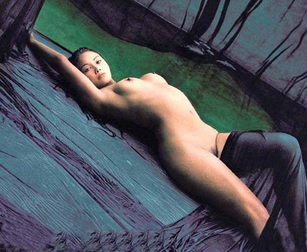 Tia carrere montrant son corps super sexy, ses seins et son cul.
 #75304000