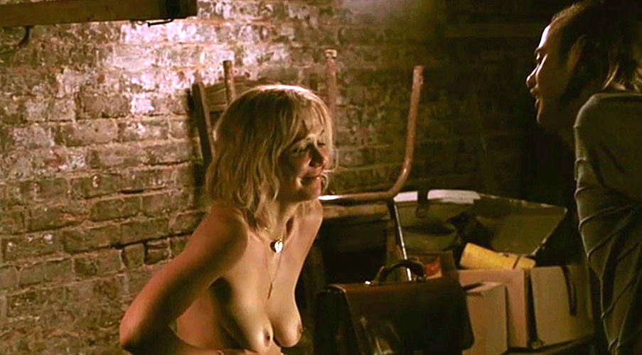 Maggie gyllenhaal mostrando sus bonitas y grandes tetas y follando duro por detrás
 #75398078