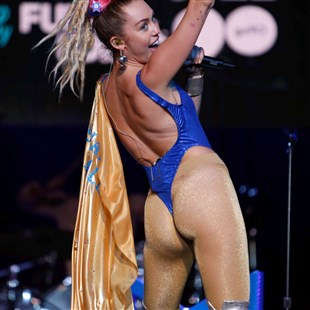 Miley Cyrus nudo
 #72435073