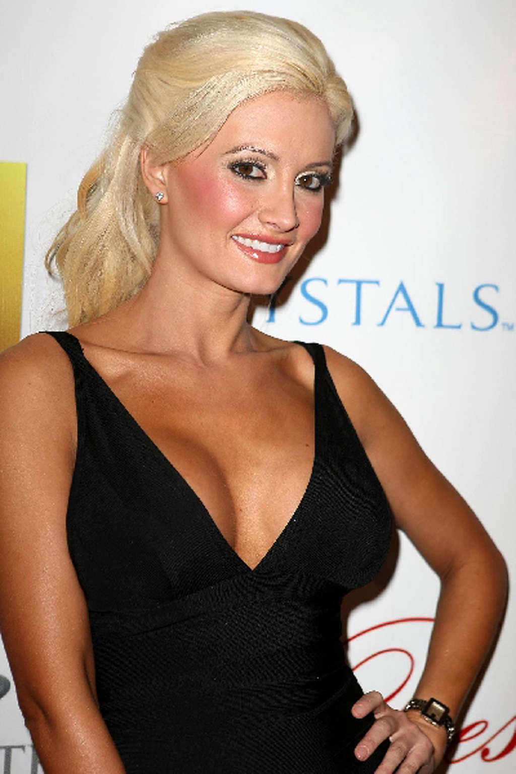 Holly Madison looking very hot and sexy in her evening dress #75371687