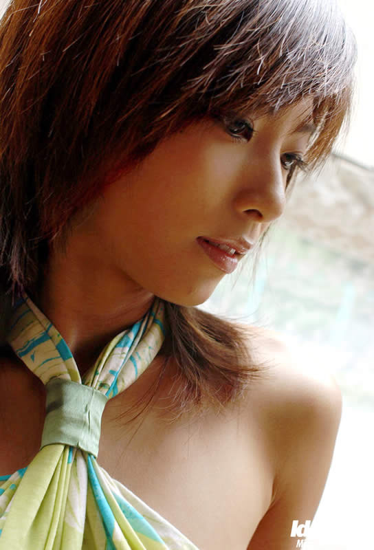 Japanisches Babe zeigt ihre schönen Brüste
 #69965993