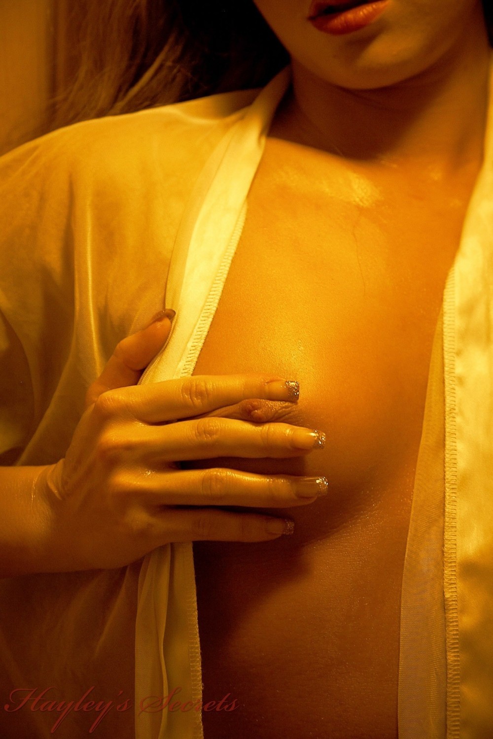 Schönheit natalia in der Sauna in ihrem durchsichtigen weißen Shirt #72337309