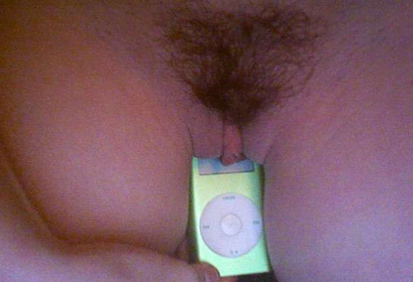 Bilder von einer Tussi, die ihren Arsch mit einem Ipod gestopft hat
 #68832500