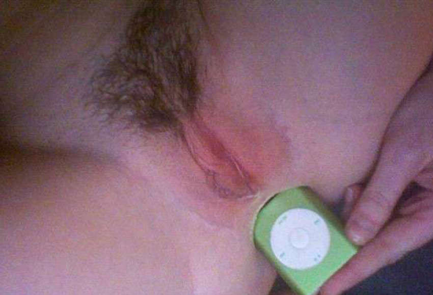 Bilder von einer Tussi, die ihren Arsch mit einem Ipod gestopft hat
 #68832506