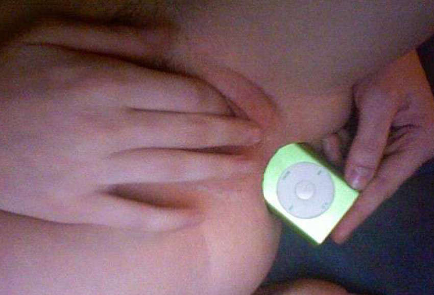 Bilder von einer Tussi, die ihren Arsch mit einem Ipod gestopft hat
 #68832512