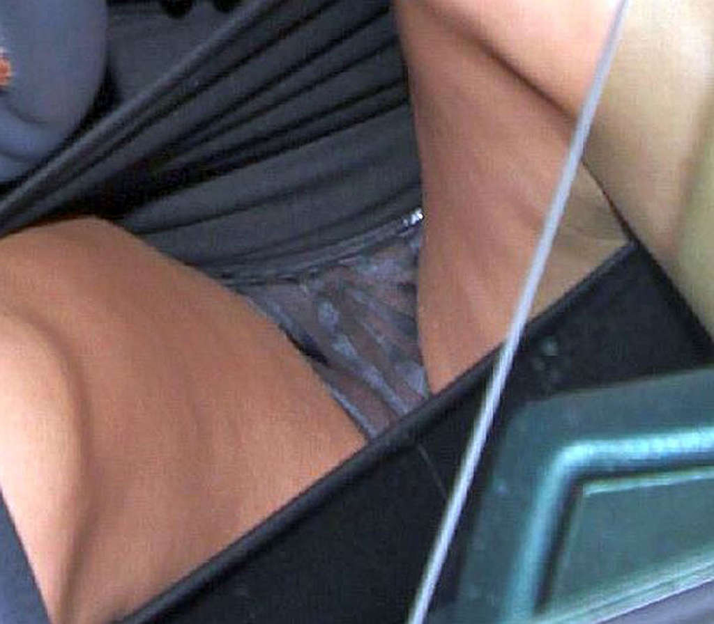 アナリン・マッコード、セクシーでホットなアップスカートと乳首の写真
 #75361588