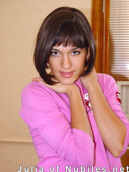 Tentadora joven a horcajadas sobre un enorme consolador
 #67745992