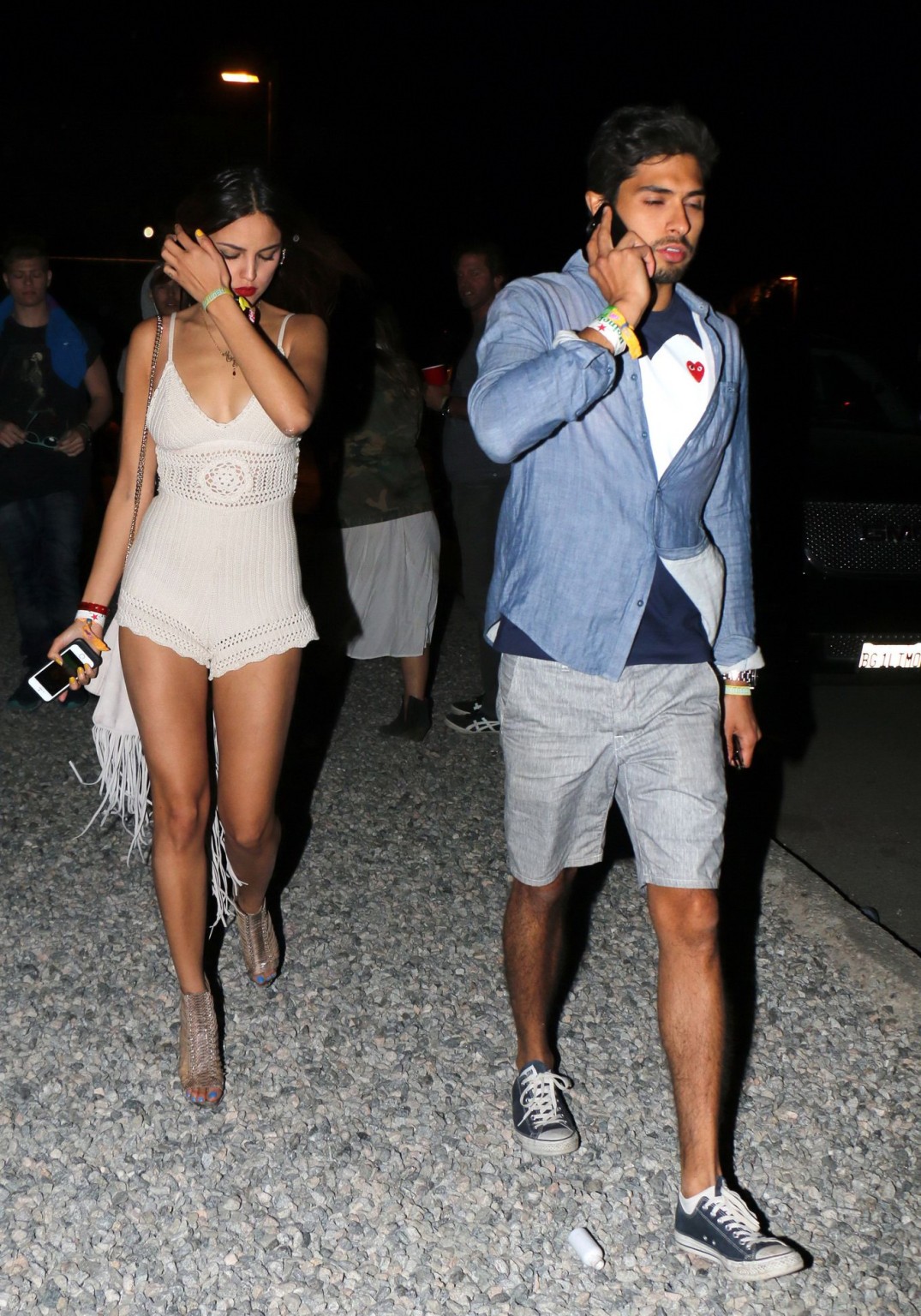 Eiza gonzalez cleavy e leggy in un piccolo abito bianco notte fuori in palm springs
 #75198303