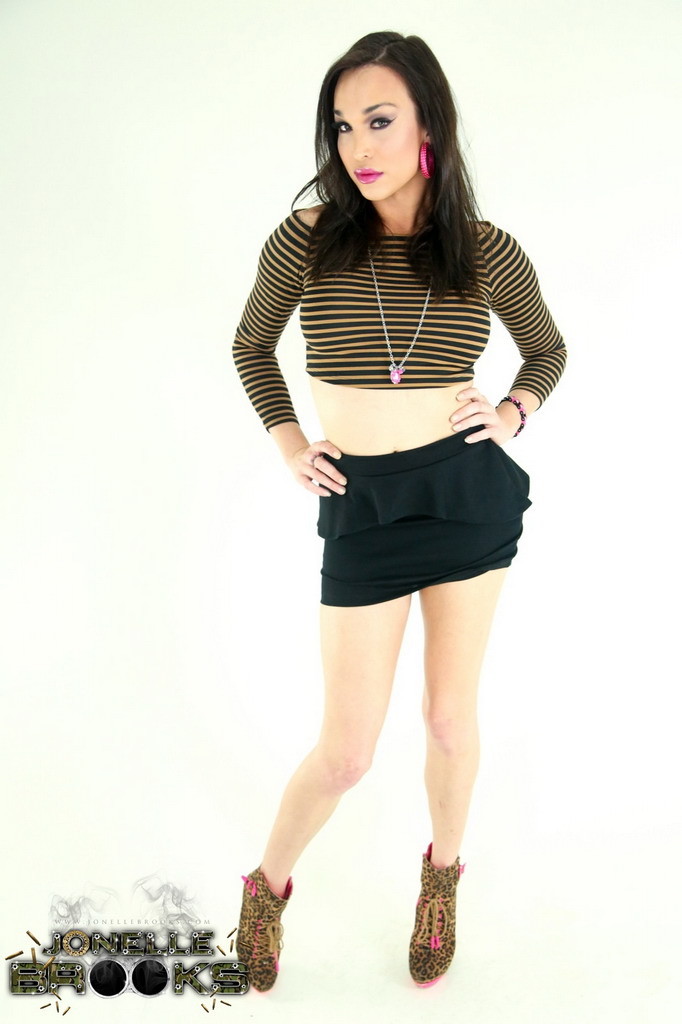 Jonelle spreads and gives a head #79114501