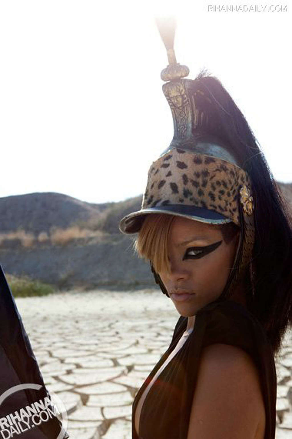 Rihanna mostrando sus bonitas tetas grandes en un top transparente para una revista y posando sexy 
 #75368770