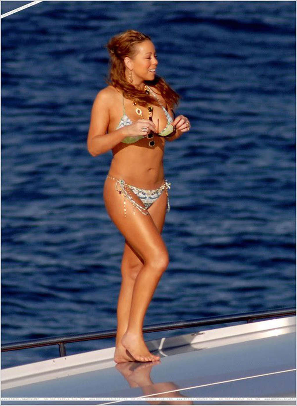 Mariah Carey entblößt ihren sexy Körper und heißen Arsch im Bikini auf einer Yacht
 #75347989