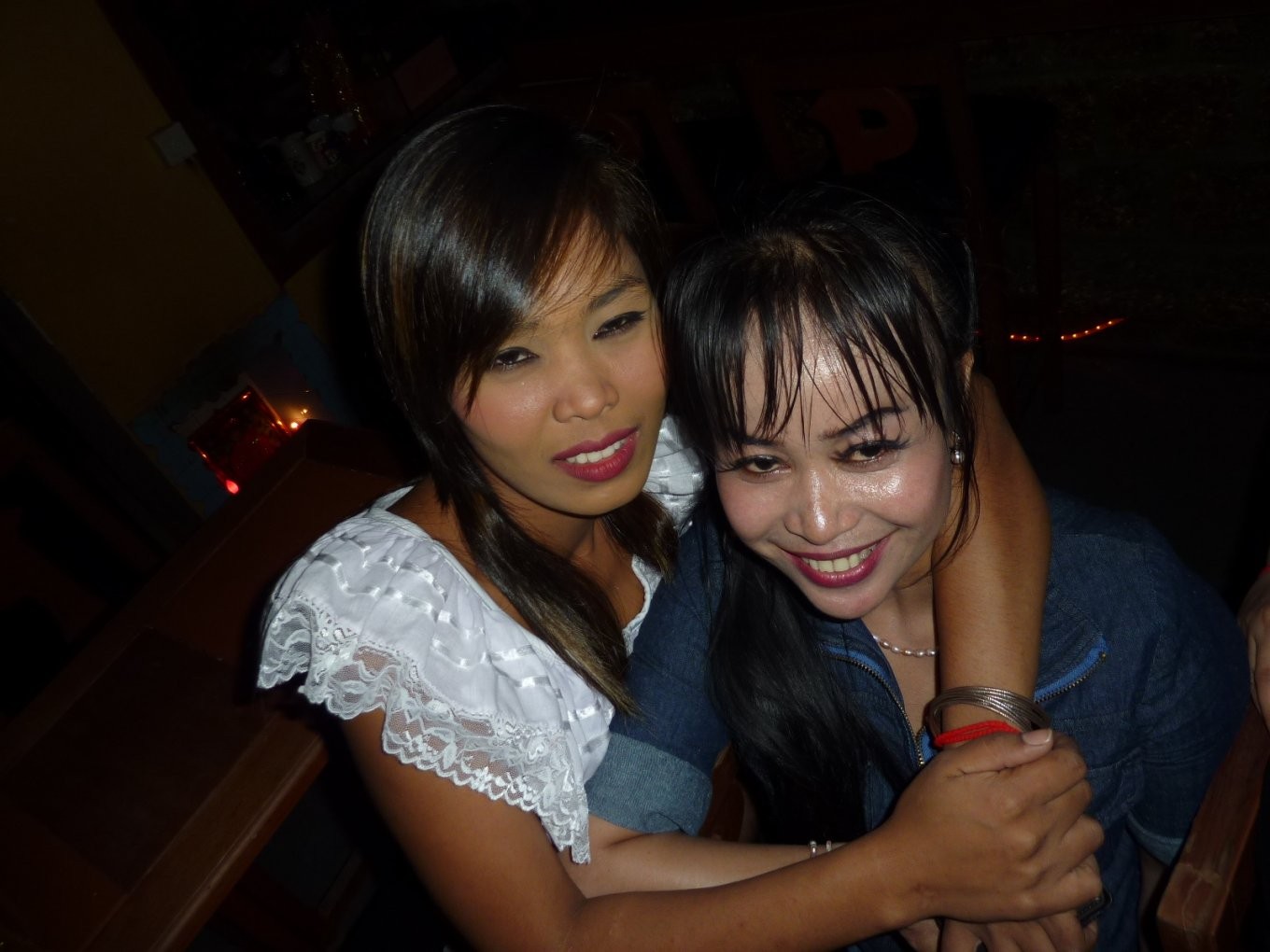 タイの娼婦がセックスツーリストに犯されて素手で尻を舐められている。
 #68117728