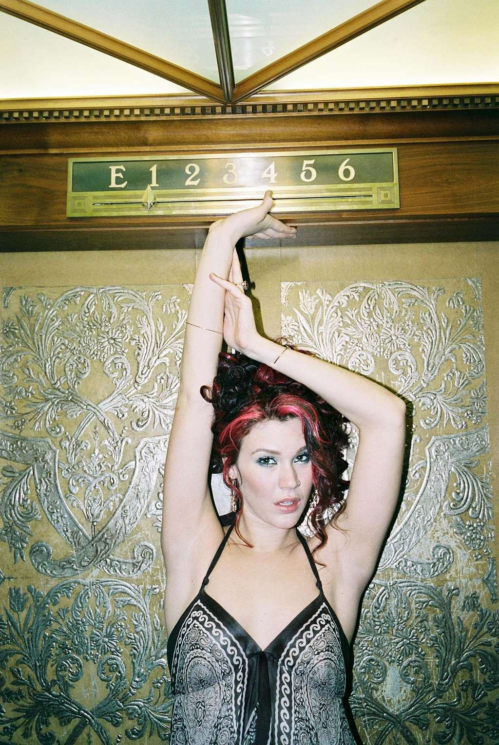 Joss Stone zeigt ihr Höschen unter dem Rock und posiert in High Heels Paparazzi-Bildern
 #75336839