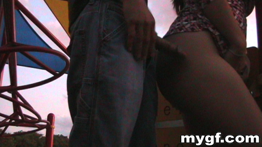 Sie liebt Deepthroating im Auto
 #79475436