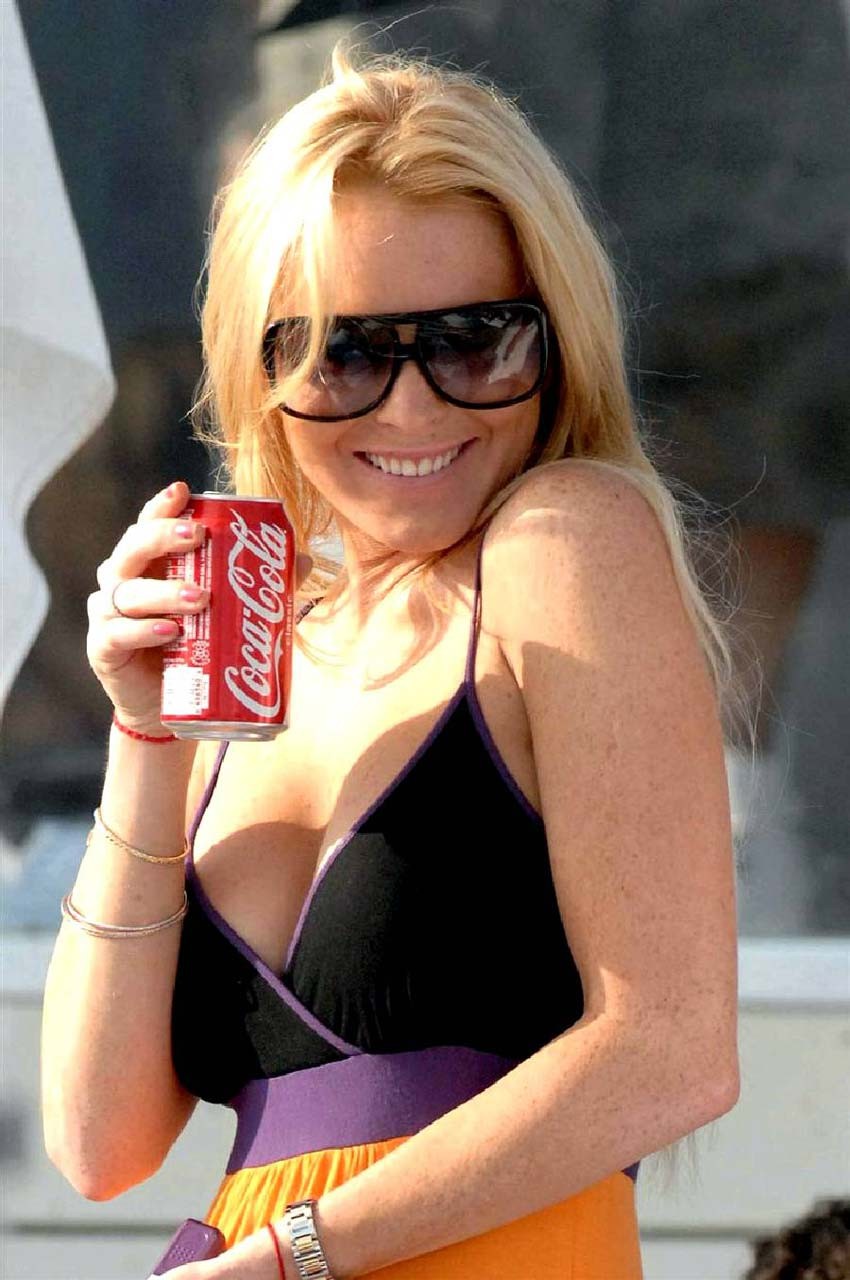 Lindsay Lohan exposing her fucking sexy body and huge boobs #75294421