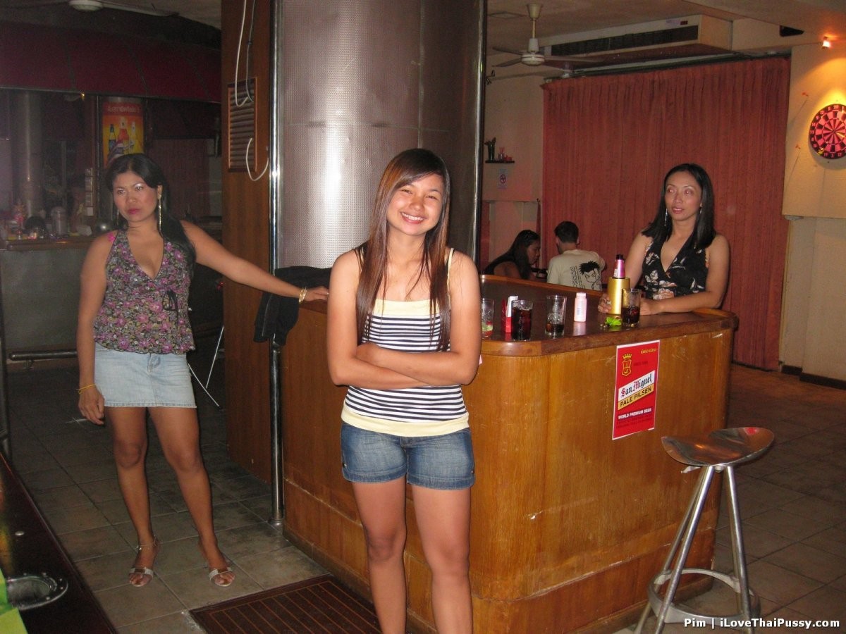 Echte thailändische Bargirl-Nutten werden von einem schwedischen Sextouristen bareback gefickt
 #69933223