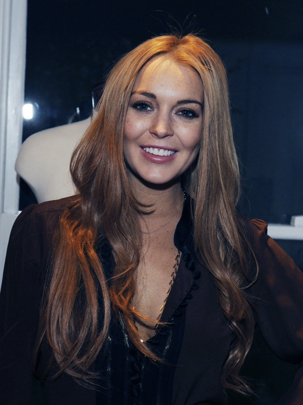 Lindsay Lohan zeigt großes Dekolleté im heißen Minirock bei der Eva Fehren Jewelry Show 
 #75267538