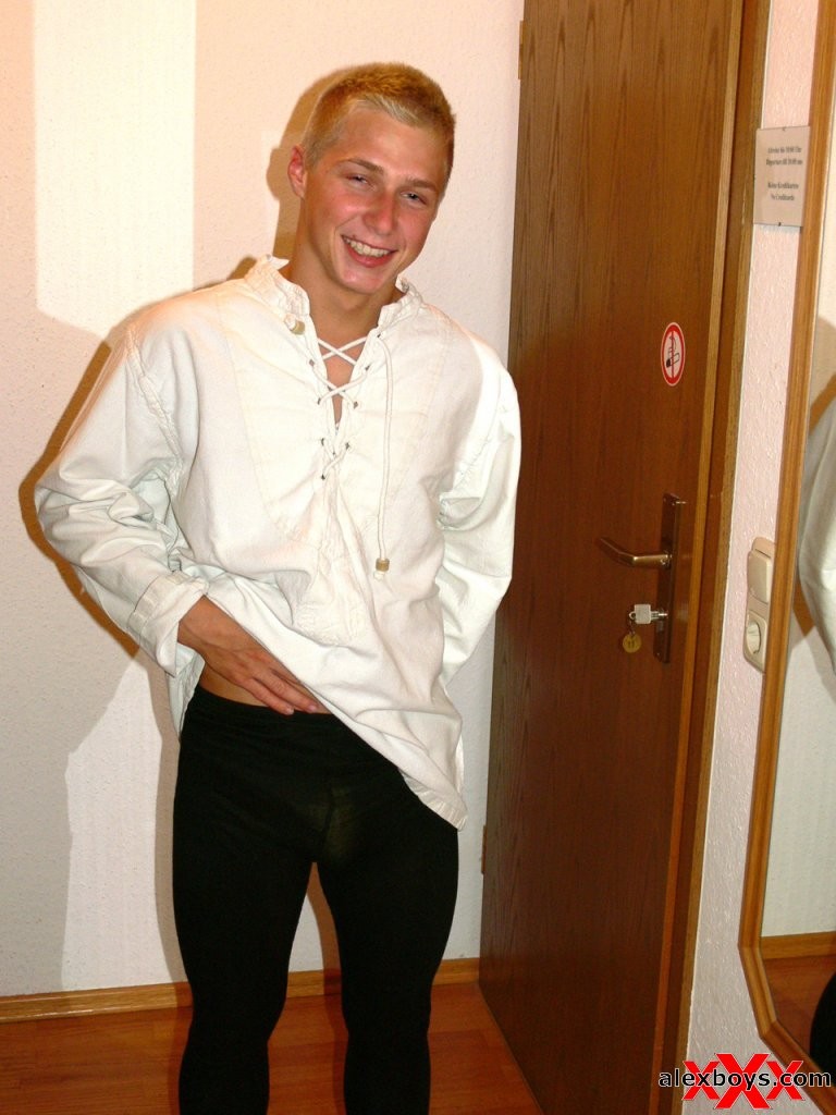 Geile teenboys Homosexuell Spaß im Hotelzimmer
 #76940738