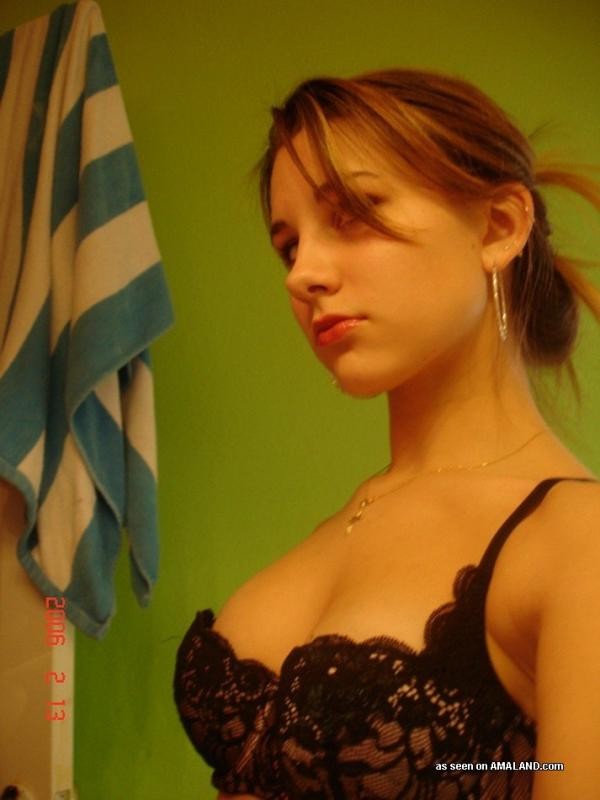 Fotos de una chica amateur sexy autofoto en su dormitorio
 #75698588