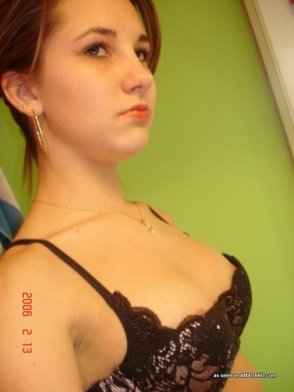 Fotos de una chica amateur sexy autofoto en su dormitorio
 #75698603