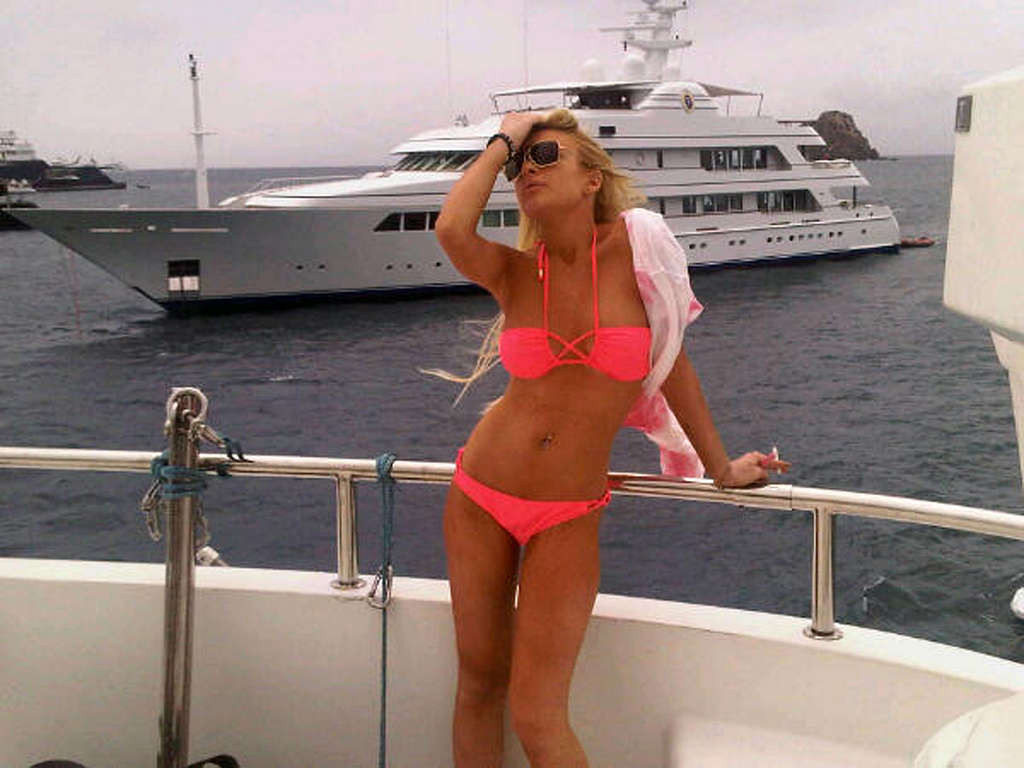 Lindsay Lohan posing sexy in bikini and exposing her nice big tits and nipple sl #75364423
