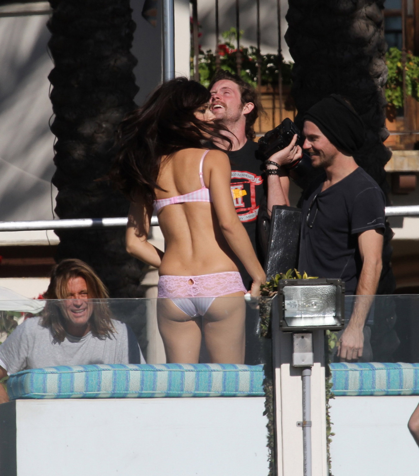 Adriana lima in lingerie sexy facendo un photoshoot a Malibu per victoria's secret
 #75317808