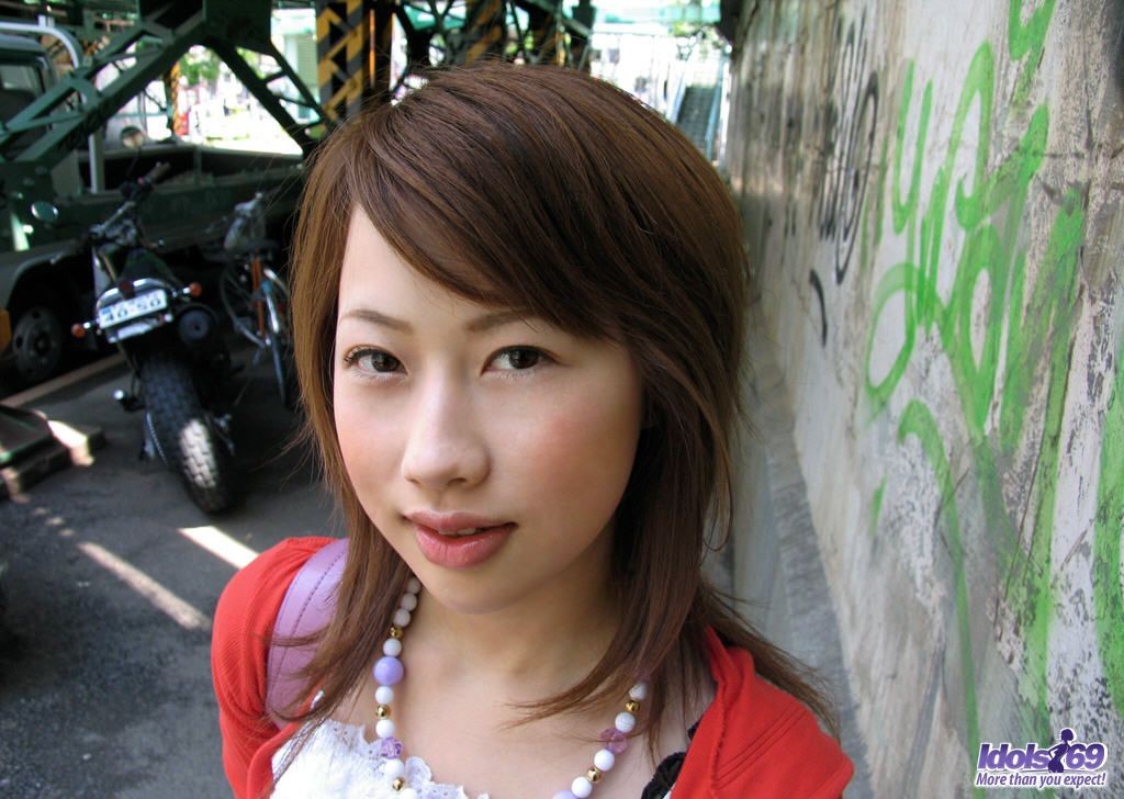 Jeans tragendes asiatisches Flittchen hat einen verlockenden Arsch
 #69852757