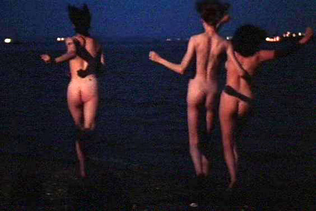 Carla Gugino entblößt ihre schönen großen Titten in nackten Filmkappen
 #75348551
