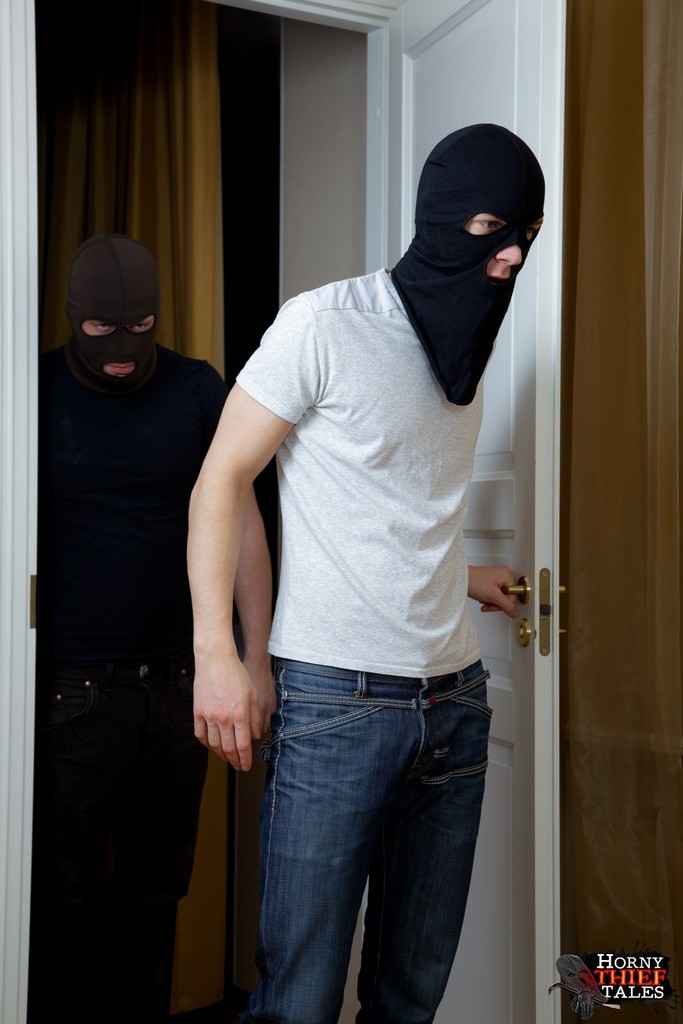 Cuando alguien acaricia tanyas tetas elásticas y las nalgas apretadas se despertó y vio dos
 #74542102