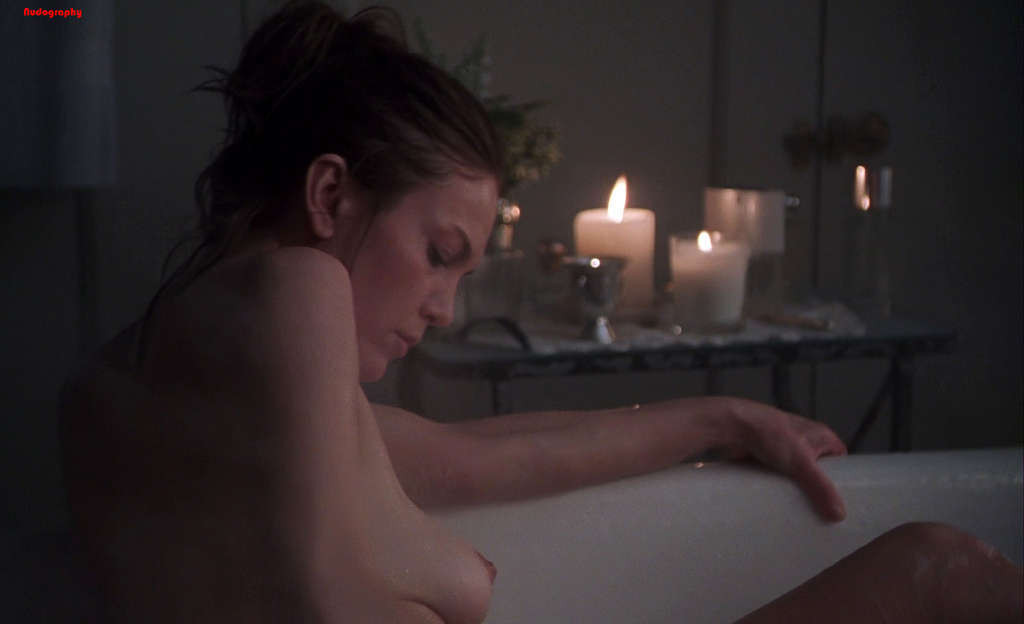 Diane lane exposant ses gros seins et ses belles fesses dans un film de photos nues
 #75347180