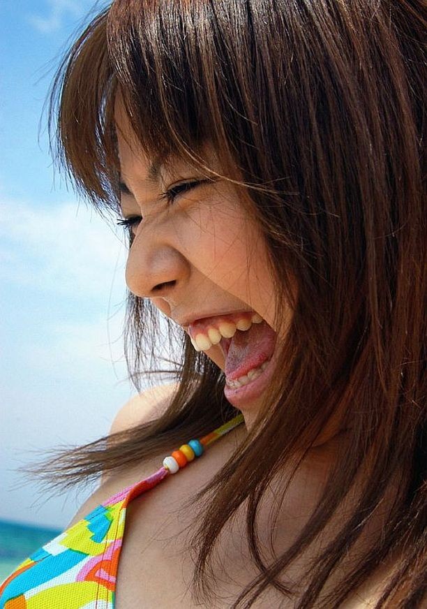 Giappone spiaggia babe chikaho ito in posa in bikini bello
 #69773382