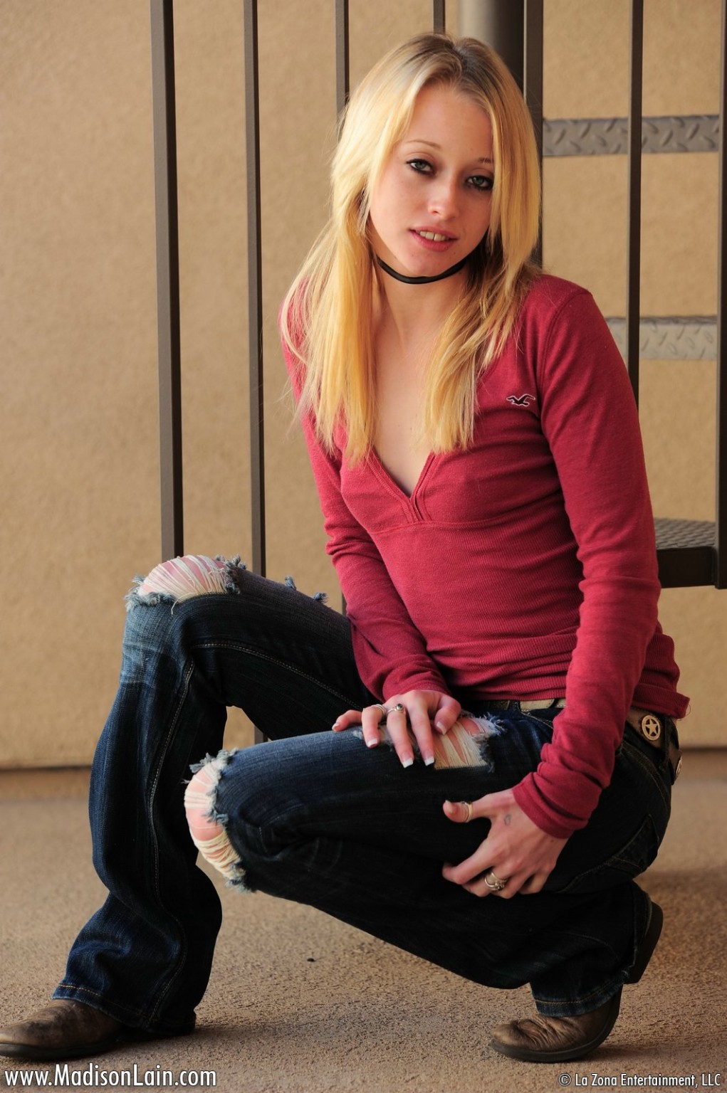 スリムなブロンドのティーンは、おもちゃ
 #78736307