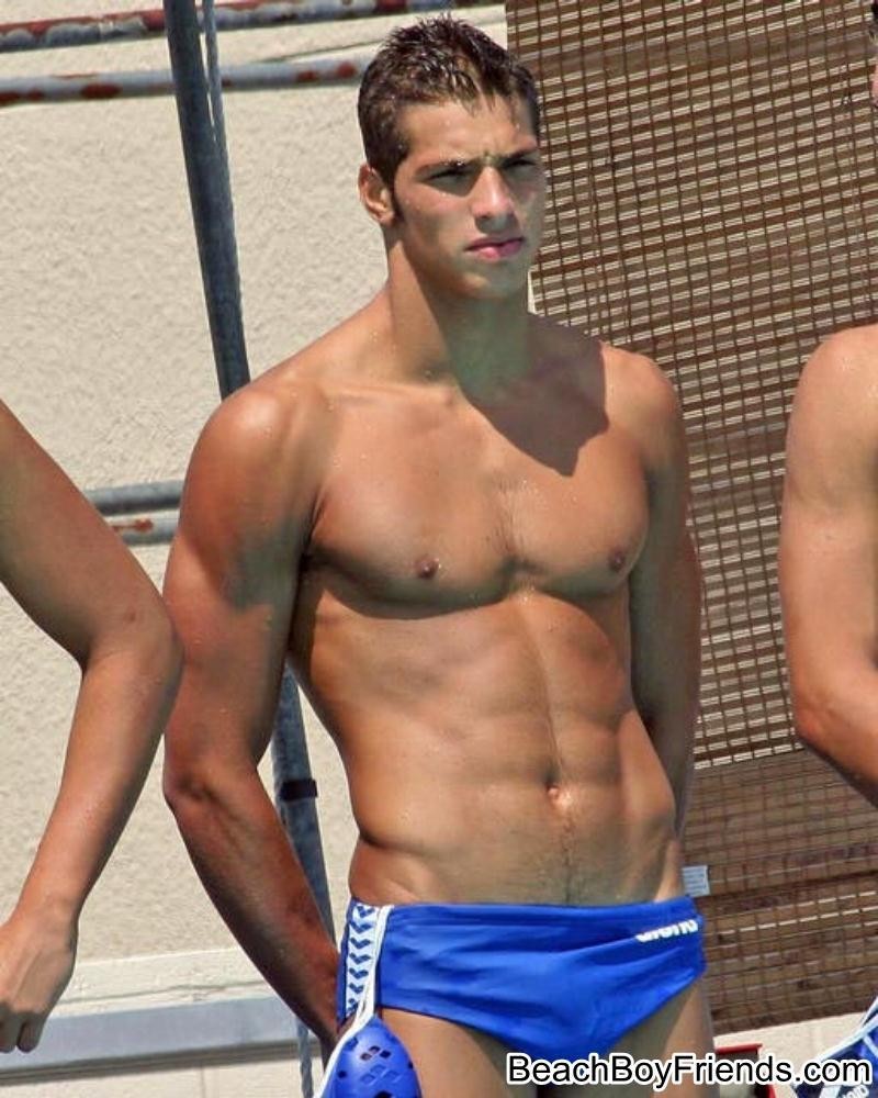 Tíos Hunk con buen cuerpo están posando en topless en la playa
 #76945249