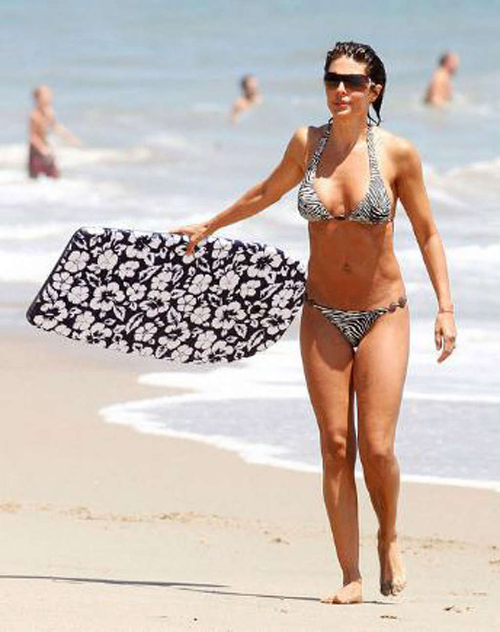 Lisa Rinna showing amazing sexy ass in bikini on beach #75373581