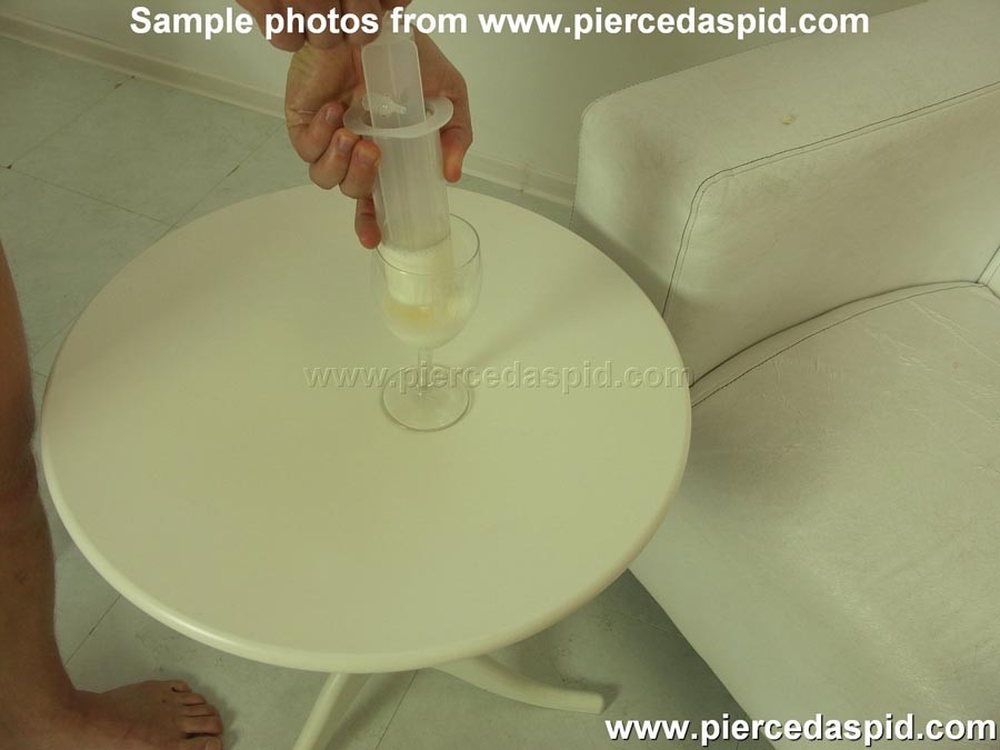 Piercedaspid boit du lait avec le sperme de son propre cul
 #74436816