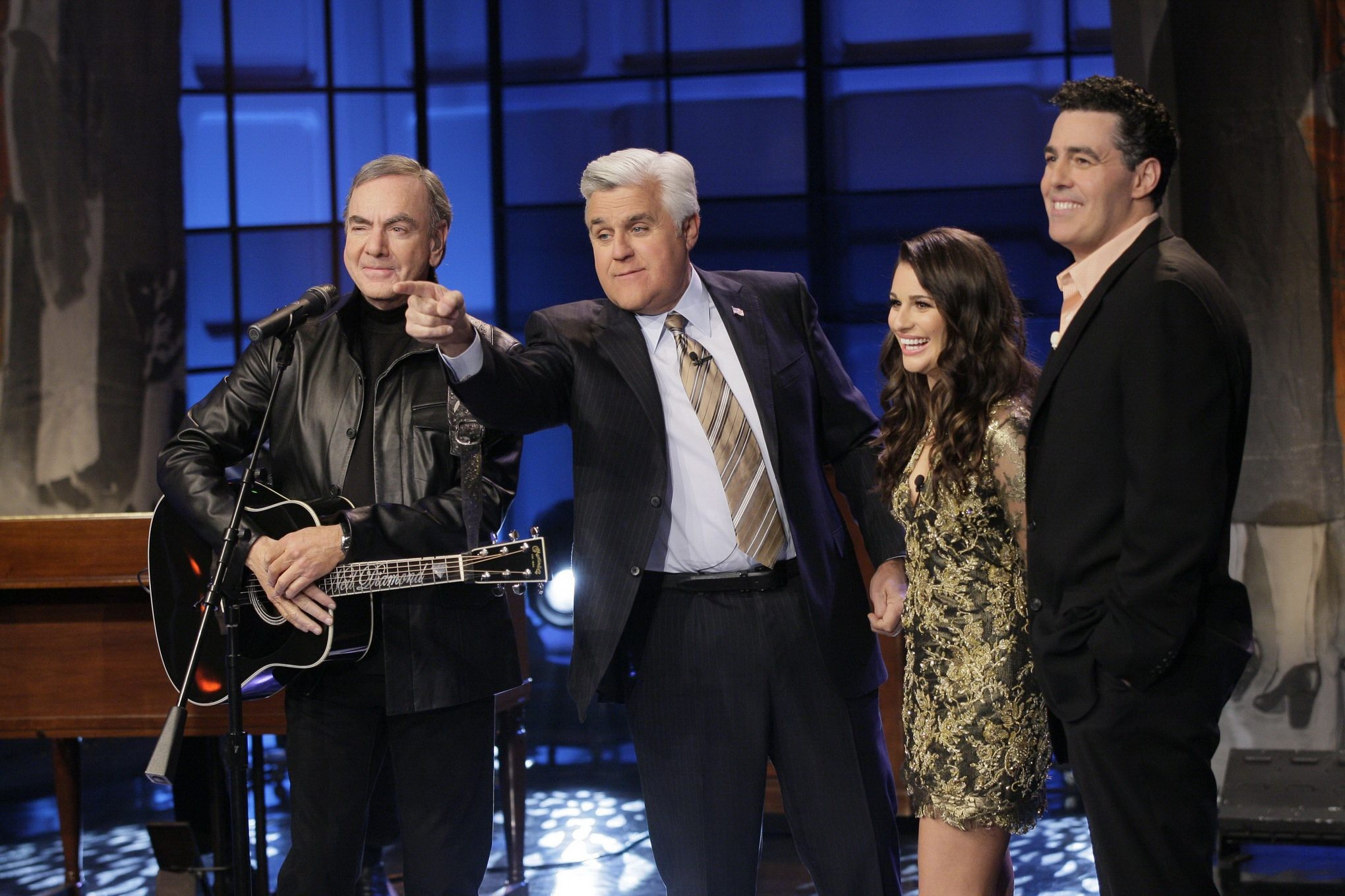 Lea michele langbeinig im Minikleid in der Joey Leno Show
 #75280002