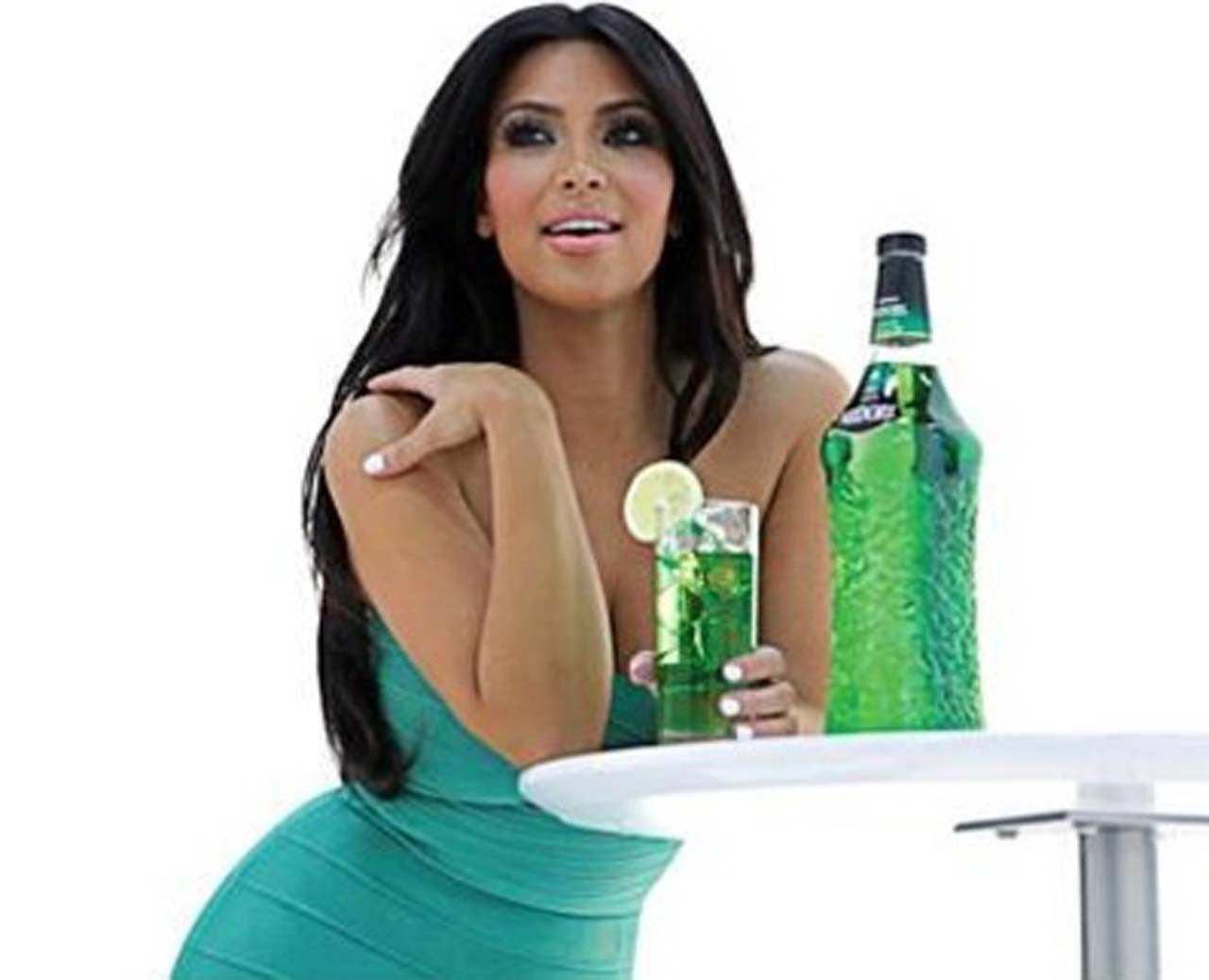 Kim Kardashian guardando cazzo caldo e sexy sulle sue foto private
 #75311628