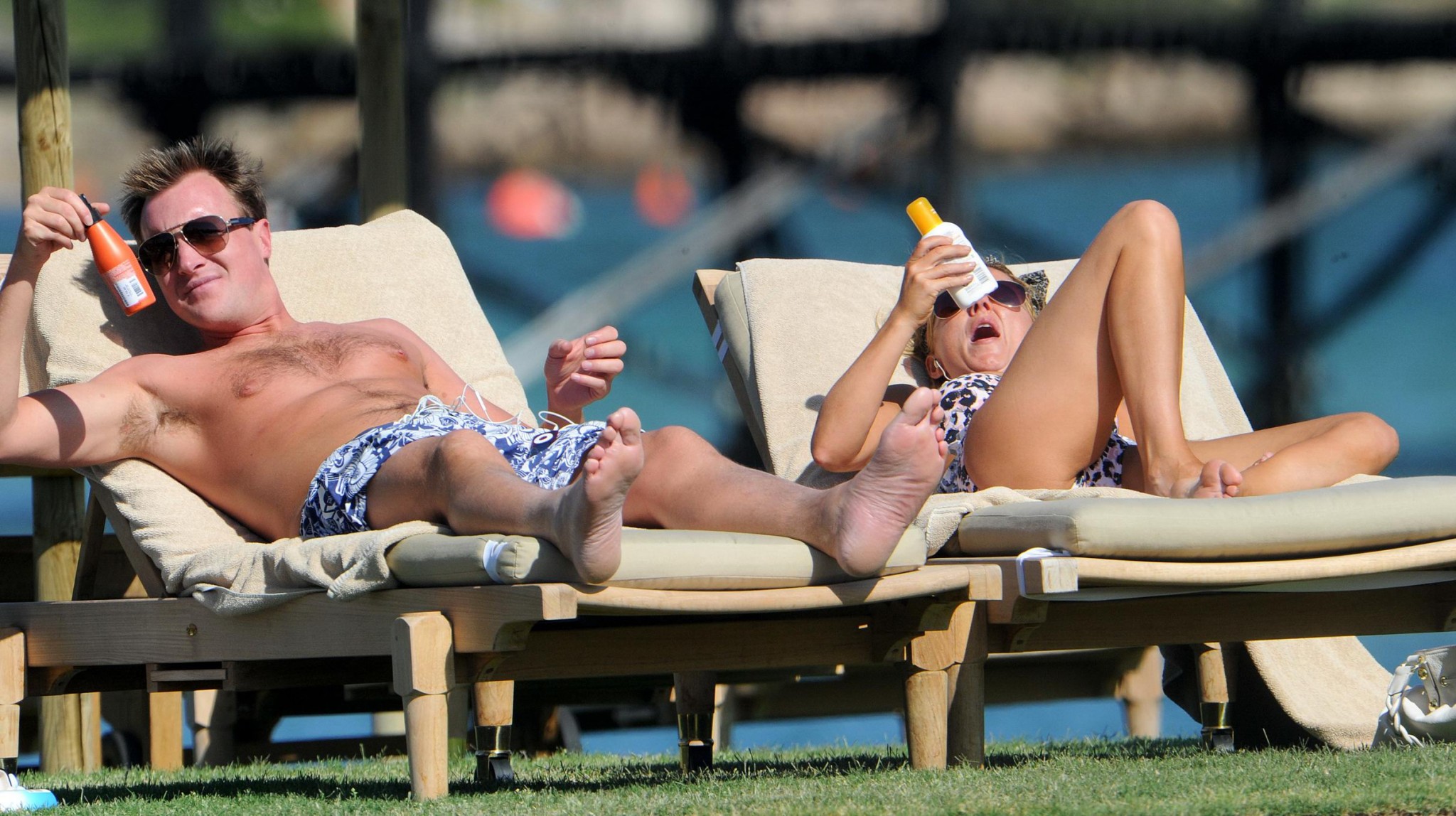 Geri halliwell vollbusig tragen bikini am strand in italien
 #75298020