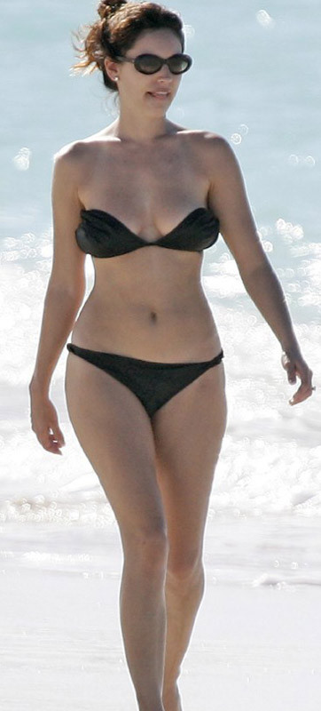 Berühmtheit kelly brook schön oben Rock und große nackte Brüste
 #75401014