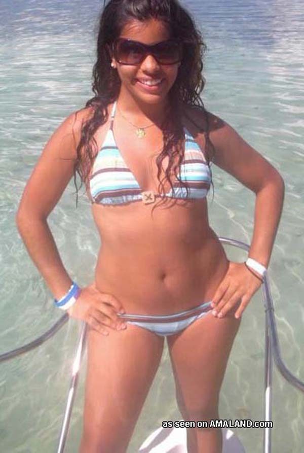 Amateur mexikanischen Küken in ihrem Bikini
 #68410046