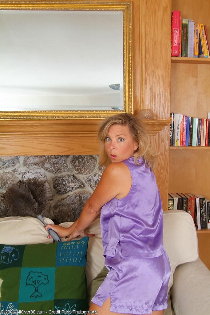 Hermosa milf rubia extendida en su mayor treintena
 #78525590