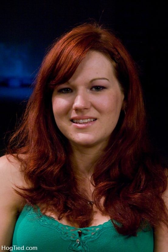 Pelirroja cachonda es sometida a bondage y forzada a tener un orgasmo con un dispositivo
 #72169373