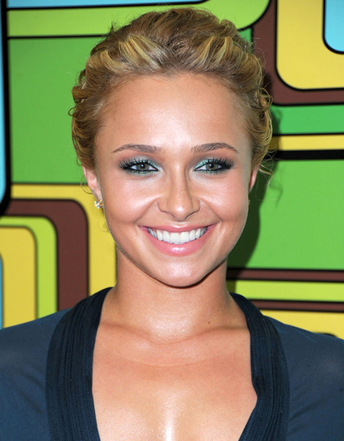 Hayden Panettiere che espone il suo corpo sexy e belle tette in vedere attraverso il vestito
 #75320591